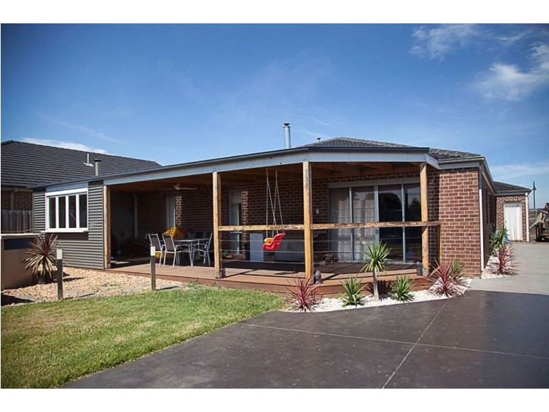 37 Davey Drive, Drouin VIC 3818