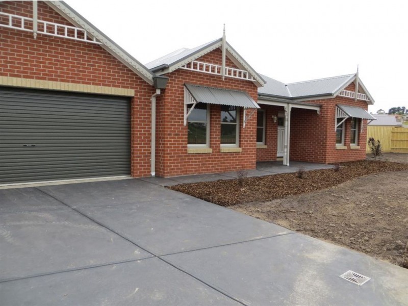 94 Cook Street, Drouin VIC 3818