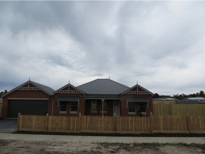 94 Cook Street, Drouin VIC 3818