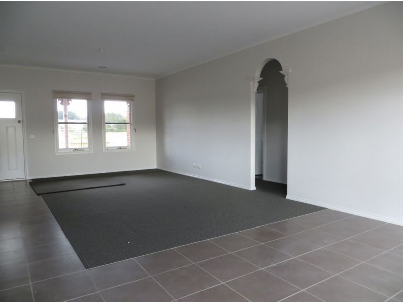 94 Cook Street, Drouin VIC 3818