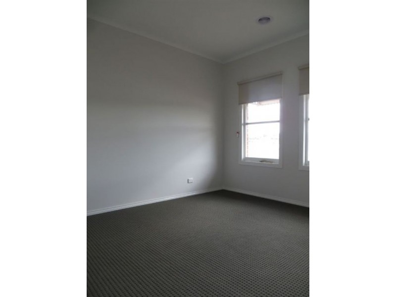 94 Cook Street, Drouin VIC 3818