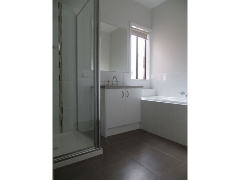 94 Cook Street, Drouin VIC 3818