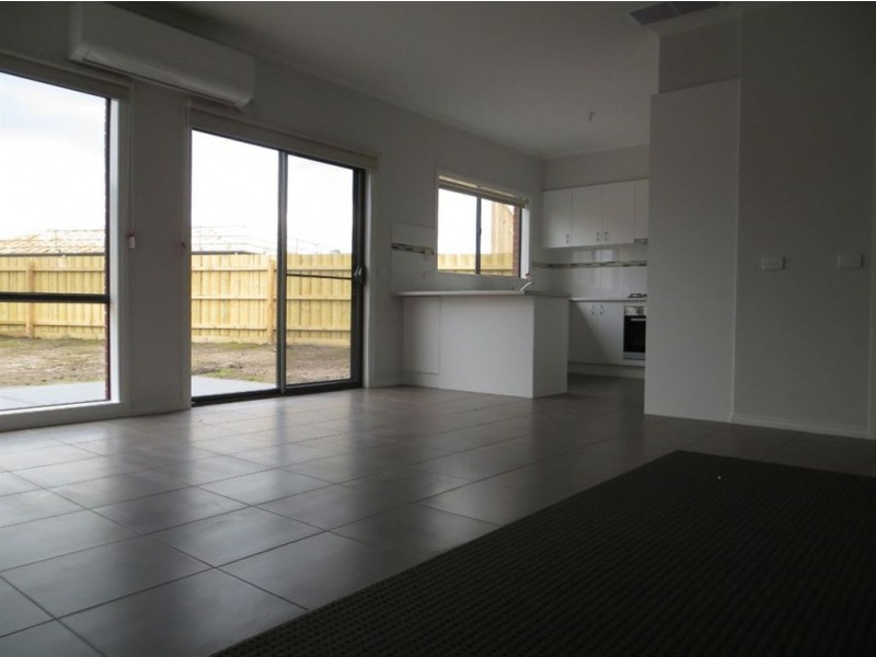 94 Cook Street, Drouin VIC 3818