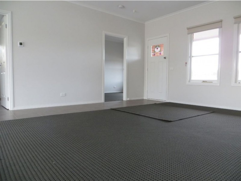 94 Cook Street, Drouin VIC 3818