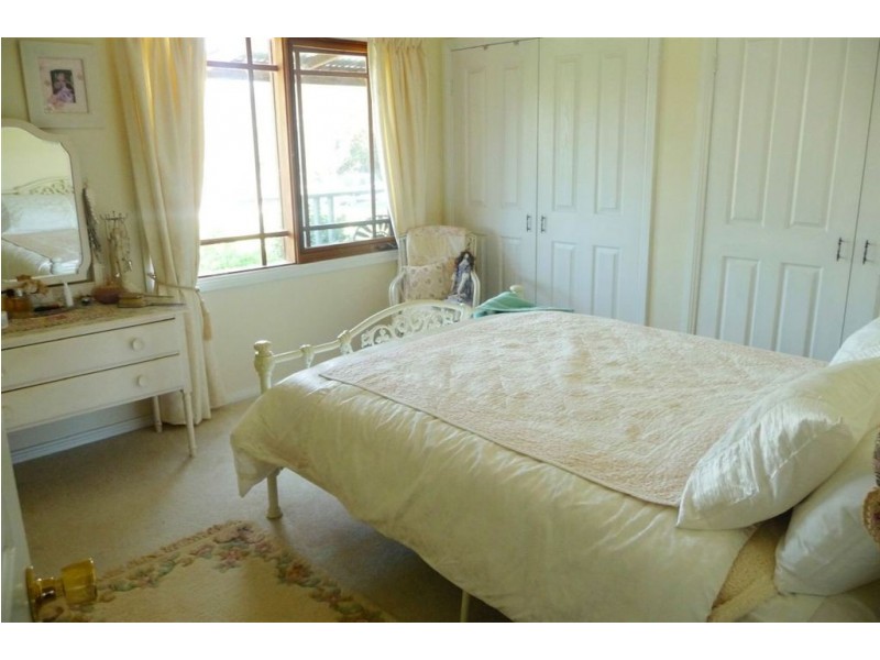 1255 Bunyip River Road, Iona VIC 3815