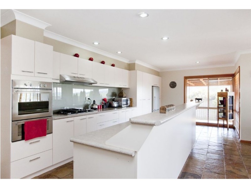 46 Outlook Drive, Drouin VIC 3818