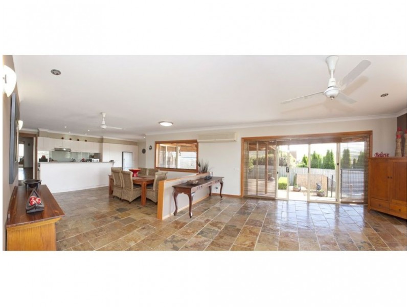 46 Outlook Drive, Drouin VIC 3818