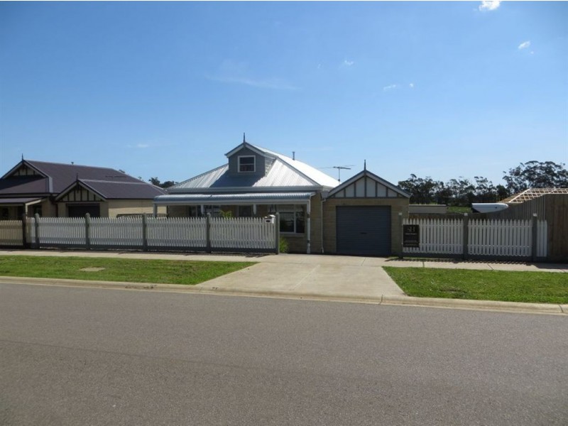 35 Clifford Drive, Drouin VIC 3818