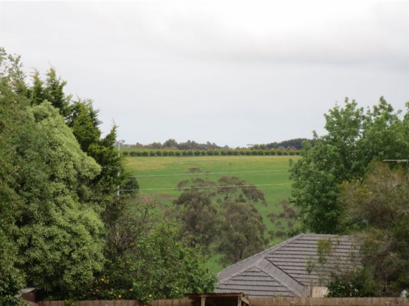 16 Paterson Street, Drouin East VIC 3818