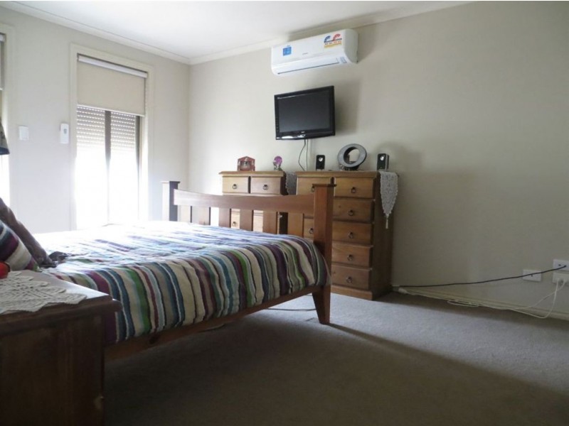 8 Palm Square, Drouin VIC 3818