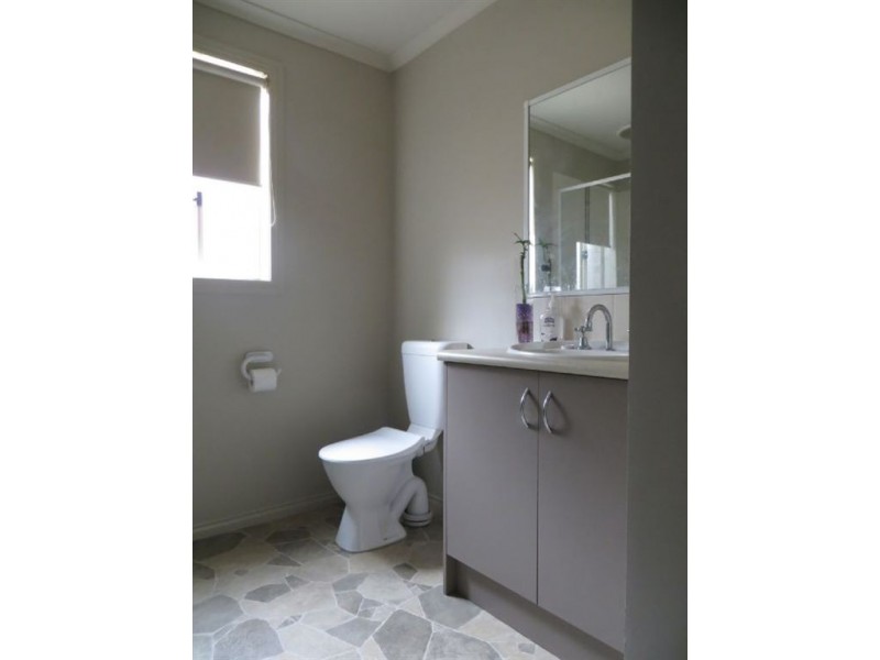 8 Palm Square, Drouin VIC 3818