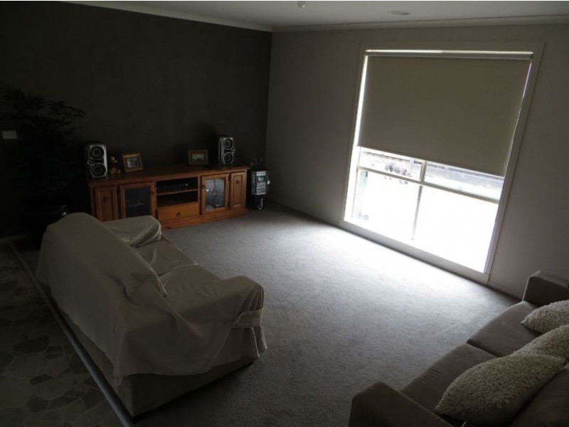 8 Palm Square, Drouin VIC 3818