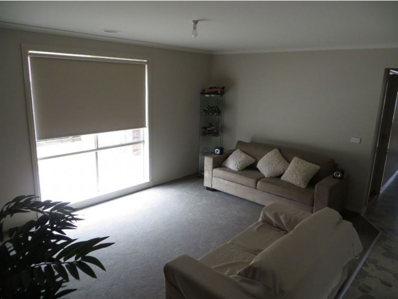 8 Palm Square, Drouin VIC 3818