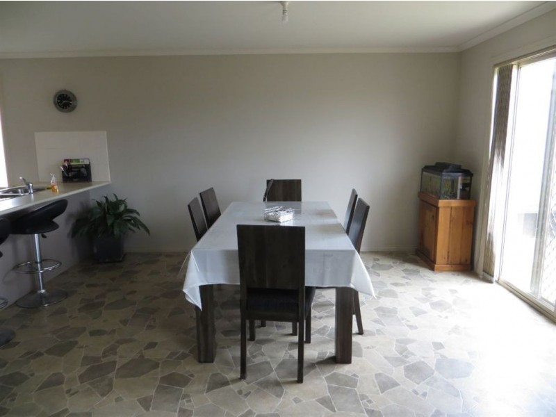 8 Palm Square, Drouin VIC 3818