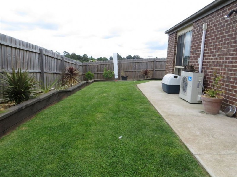 8 Palm Square, Drouin VIC 3818