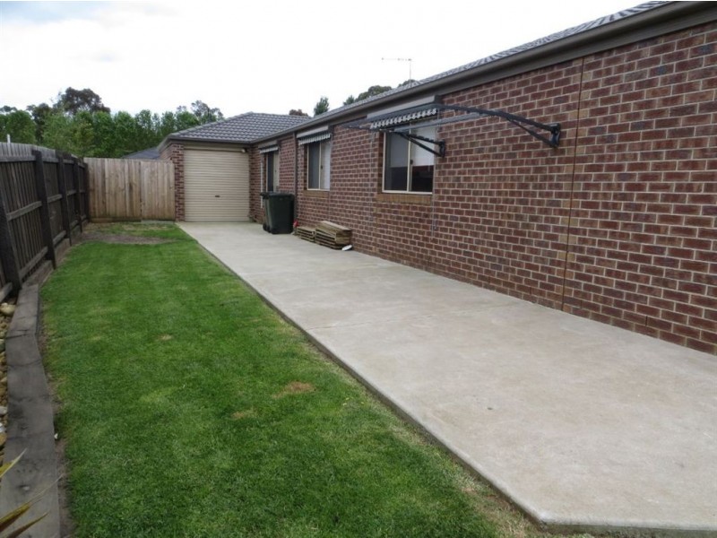 8 Palm Square, Drouin VIC 3818