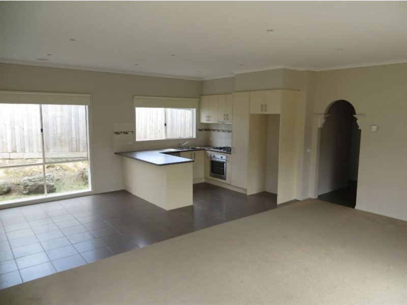 11 Holland Street, Drouin VIC 3818