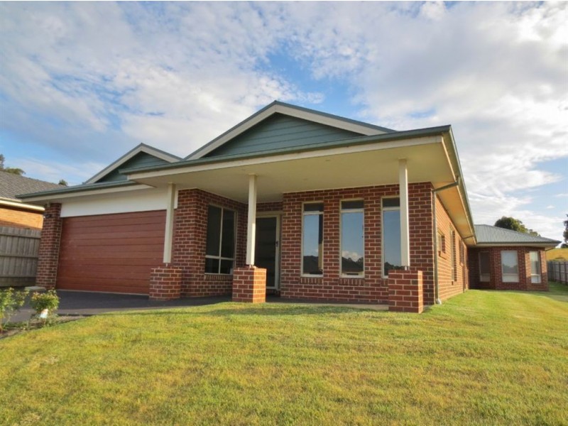 11 Chiswick Crescent, Drouin VIC 3818