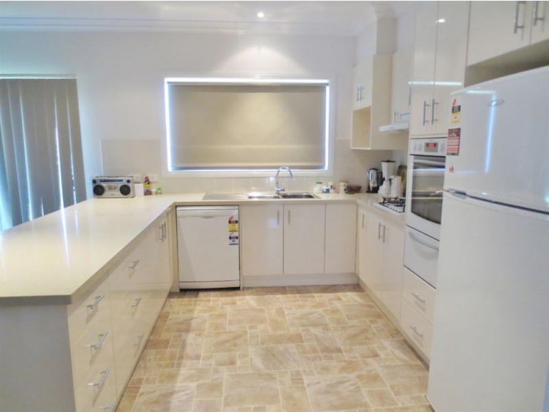 11 Chiswick Crescent, Drouin VIC 3818