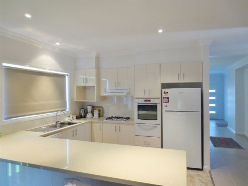 11 Chiswick Crescent, Drouin VIC 3818