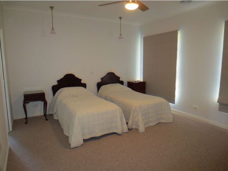 11 Chiswick Crescent, Drouin VIC 3818