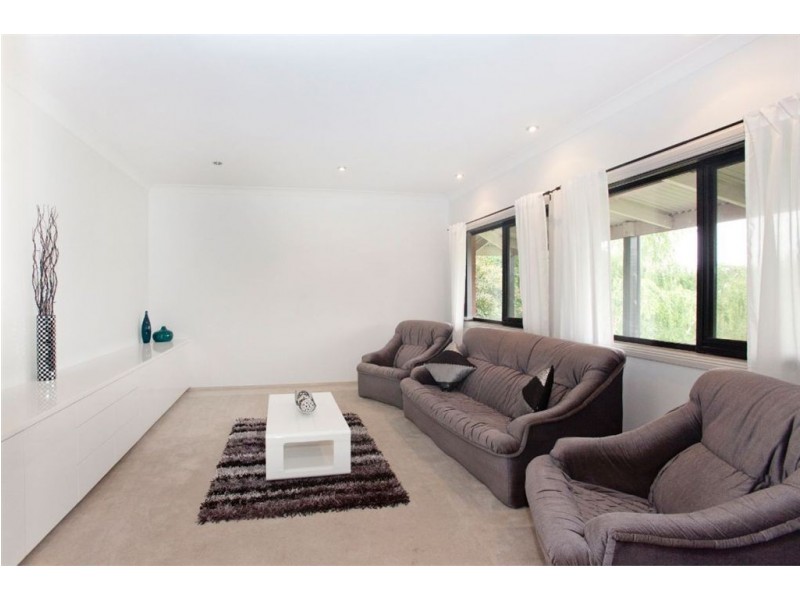 13 Green Valley Drive, Drouin VIC 3818