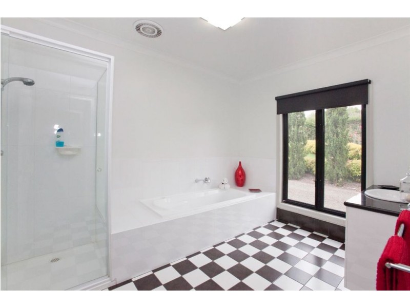 13 Green Valley Drive, Drouin VIC 3818