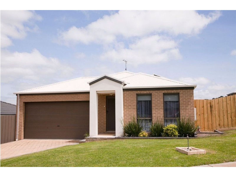 9 Sutherland Way, Drouin VIC 3818