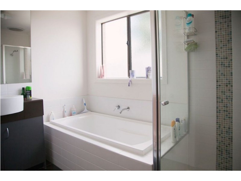 9 Sutherland Way, Drouin VIC 3818