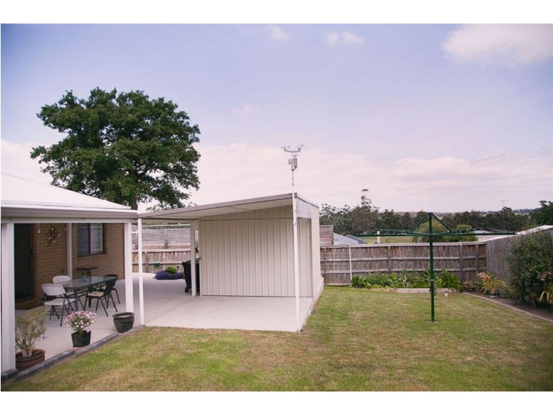 9 Sutherland Way, Drouin VIC 3818