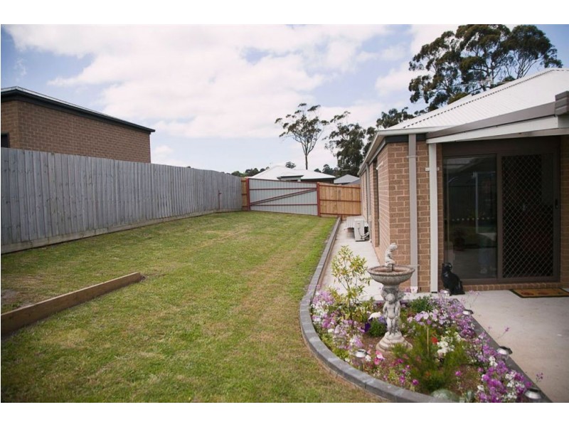 9 Sutherland Way, Drouin VIC 3818