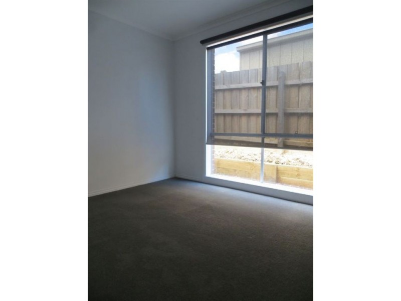1 Namel Court, Drouin VIC 3818