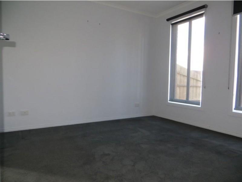 1 Namel Court, Drouin VIC 3818