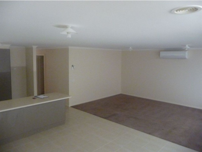 20 Palm Square, Drouin VIC 3818