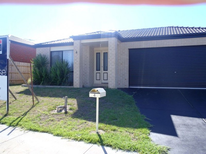 4 Richie Court, Drouin VIC 3818