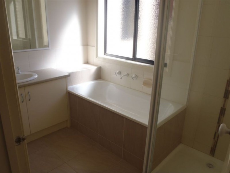 4 Richie Court, Drouin VIC 3818