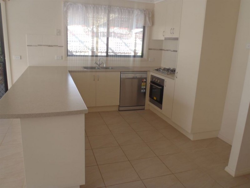 4 Richie Court, Drouin VIC 3818