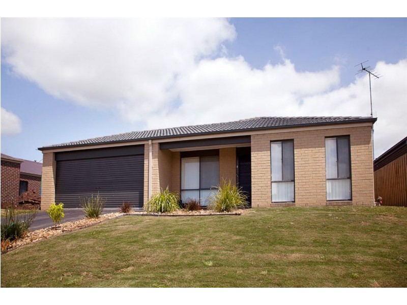 13 Harmon Drive, Drouin VIC 3818