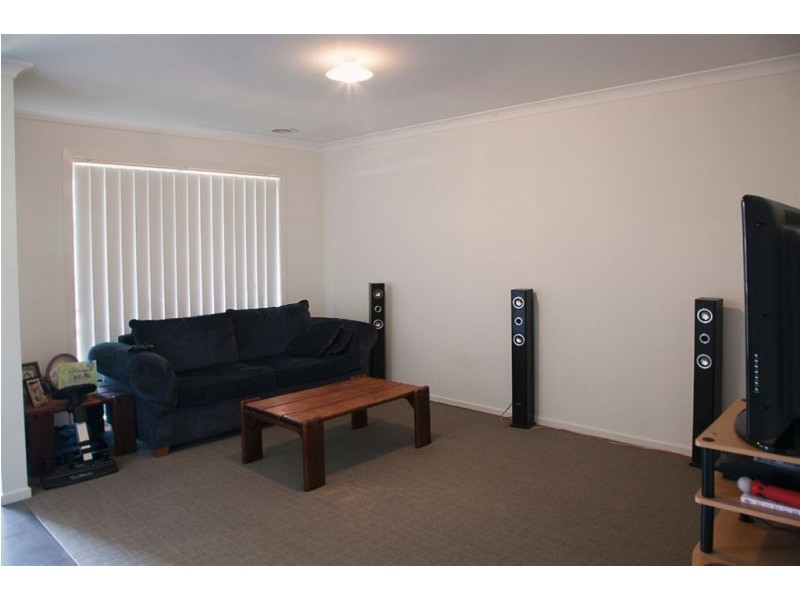 13 Harmon Drive, Drouin VIC 3818
