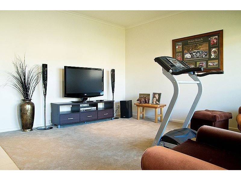 7 Lomandra Court, Drouin VIC 3818