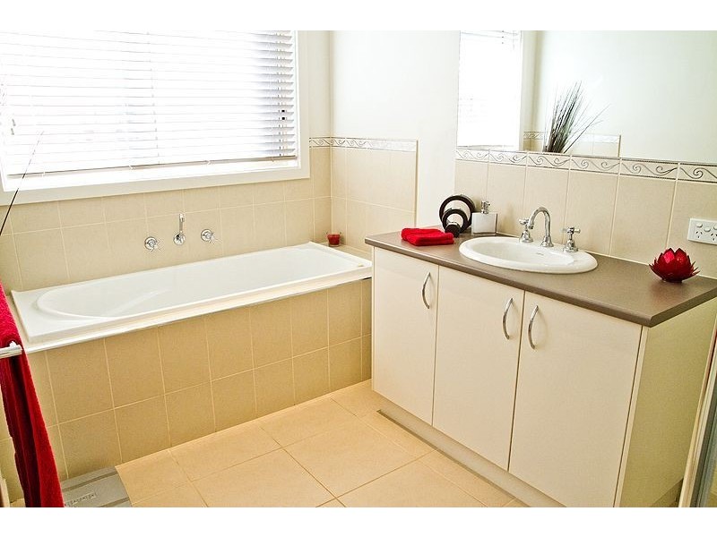 7 Lomandra Court, Drouin VIC 3818