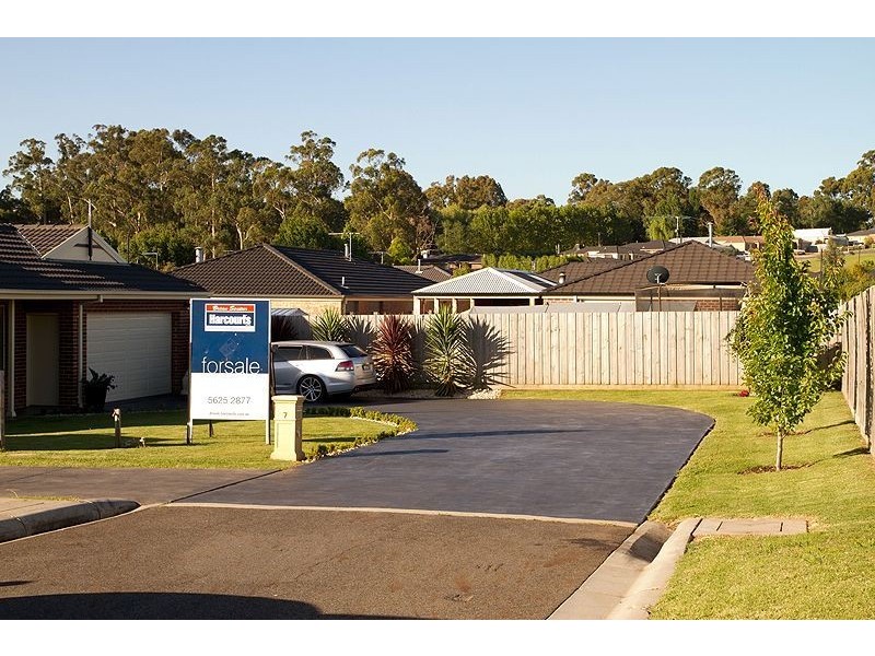 7 Lomandra Court, Drouin VIC 3818