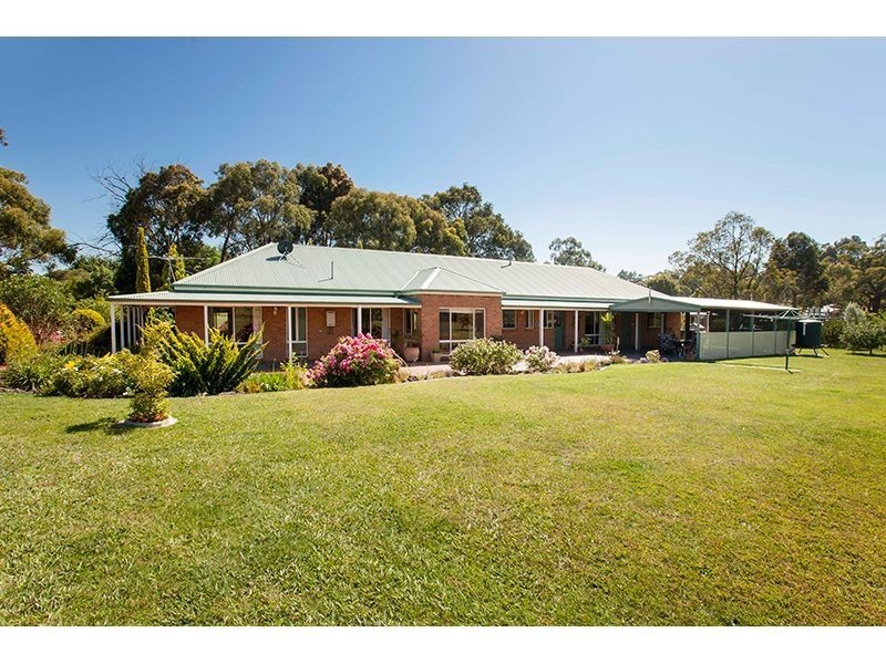 11 Pryor Road, Drouin VIC 3818