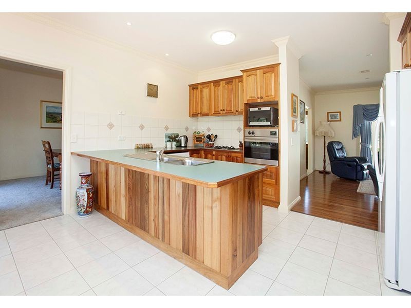 11 Pryor Road, Drouin VIC 3818