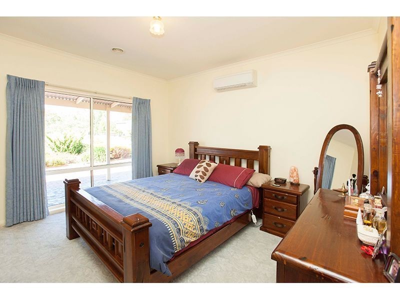 11 Pryor Road, Drouin VIC 3818