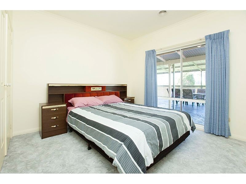 11 Pryor Road, Drouin VIC 3818