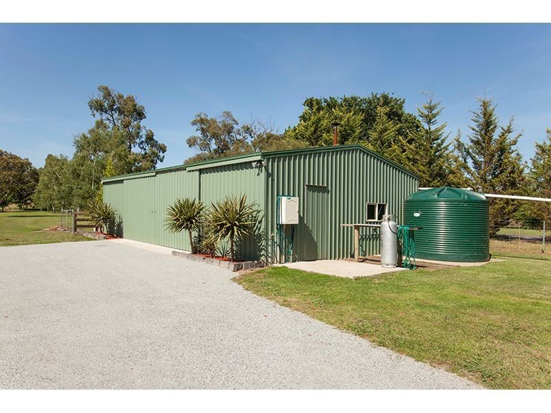 11 Pryor Road, Drouin VIC 3818