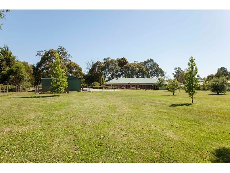 11 Pryor Road, Drouin VIC 3818