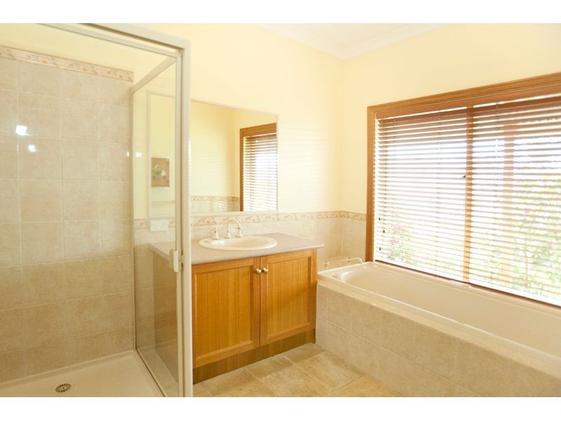 22 Nottingham Court, Drouin VIC 3818