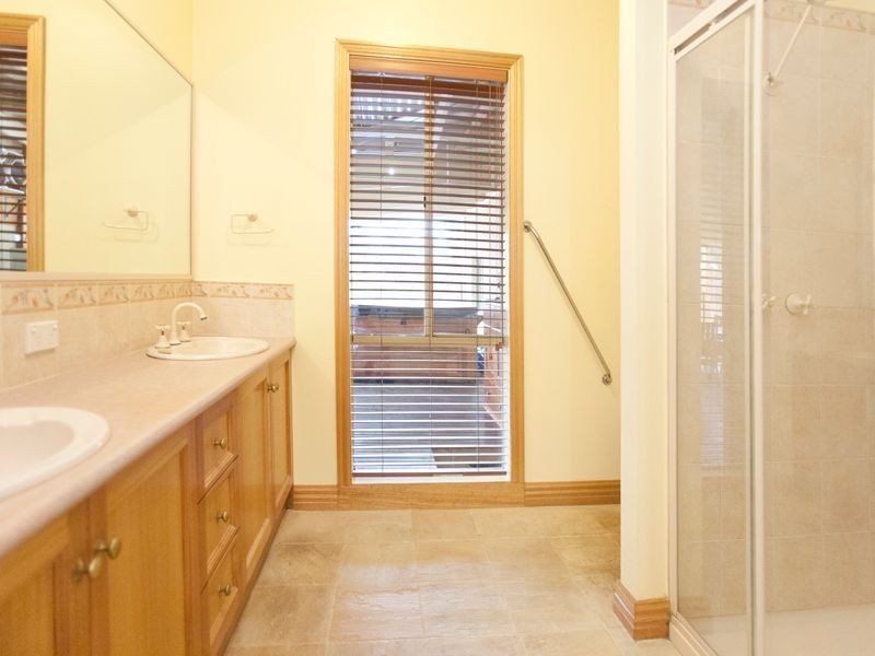 22 Nottingham Court, Drouin VIC 3818